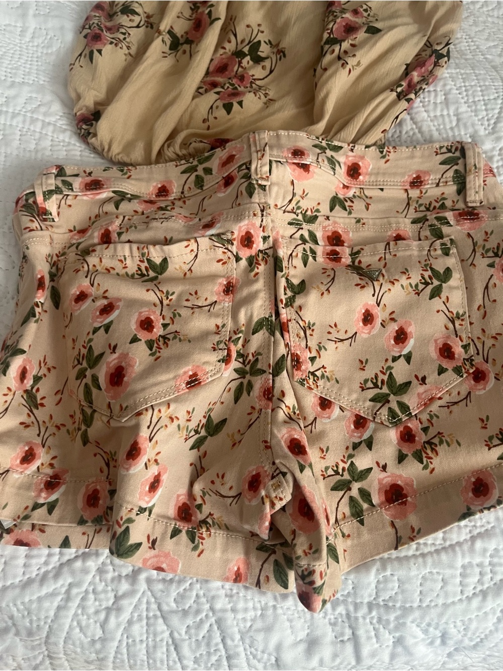 Guess Beige Floral Tie-Shoulder Crop Top & Shorts Set - Picture 5 of 6